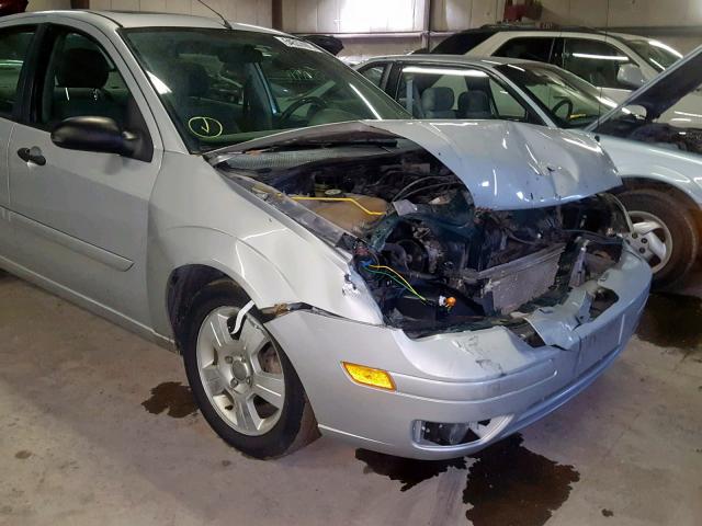 1FAHP34N85W298751 - 2005 FORD FOCUS ZX4 SILVER photo 9