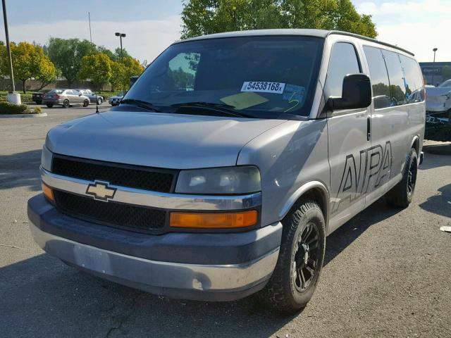 1GNFH15T561243518 - 2006 CHEVROLET EXPRESS G1 GRAY photo 2