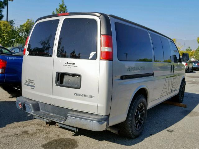 1GNFH15T561243518 - 2006 CHEVROLET EXPRESS G1 GRAY photo 4