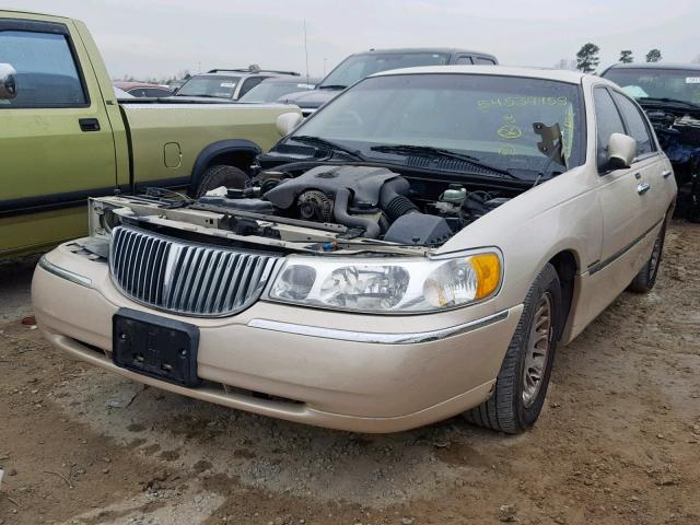 1LNHM83W81Y722871 - 2001 LINCOLN TOWN CAR C BEIGE photo 2