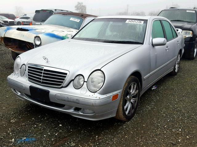 WDBJF65J9YB125052 - 2000 MERCEDES-BENZ E 320 SILVER photo 2