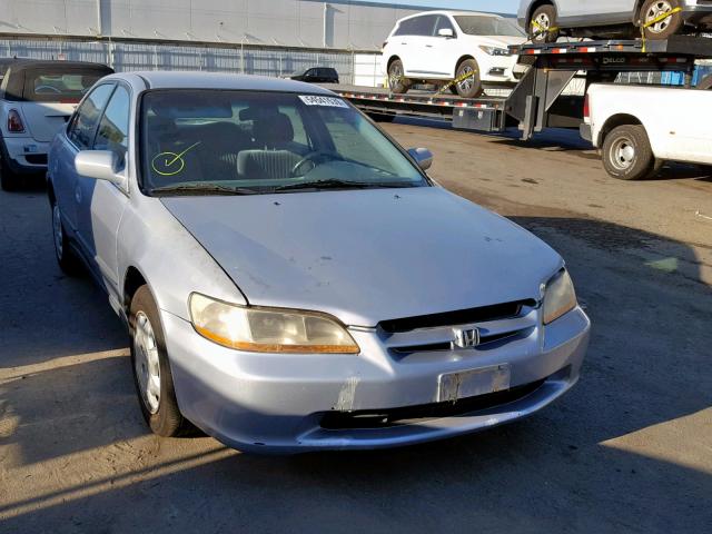 1HGCG5643WA152665 - 1998 HONDA ACCORD LX SILVER photo 1