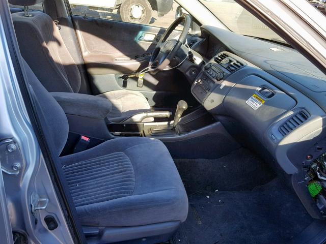 1HGCG5643WA152665 - 1998 HONDA ACCORD LX SILVER photo 5