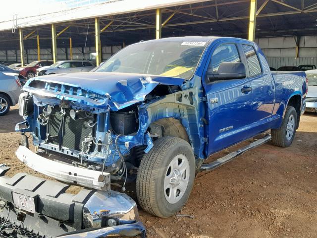 5TFUY5F16JX701478 - 2018 TOYOTA TUNDRA DOU BLUE photo 2