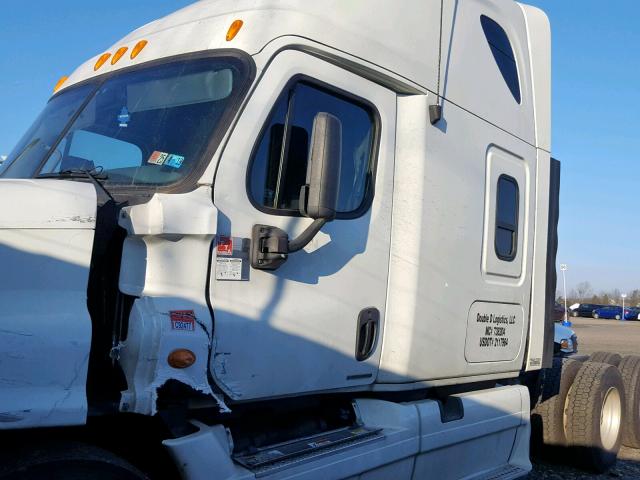 1FUJGLBG5CLBM9983 - 2012 FREIGHTLINER CASCADIA 1 WHITE photo 2