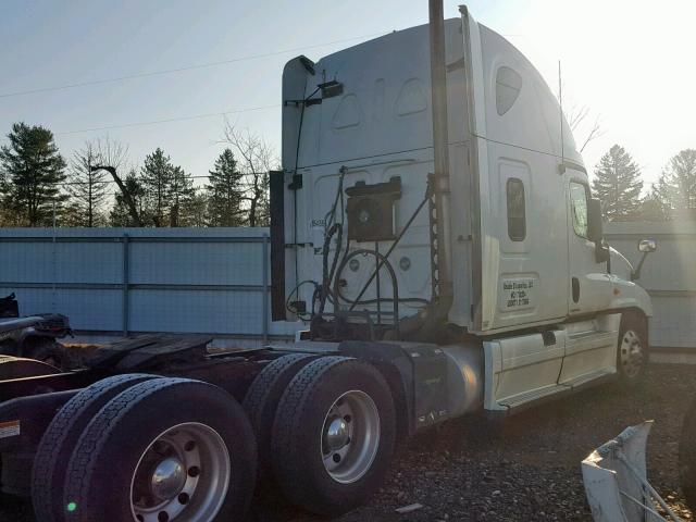 1FUJGLBG5CLBM9983 - 2012 FREIGHTLINER CASCADIA 1 WHITE photo 4