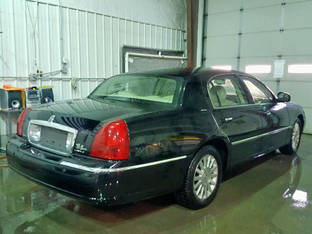 1LNHM83W24Y683666 - 2004 LINCOLN TOWN CAR U BLACK photo 4