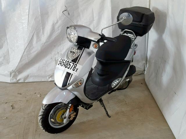 RFVPAC906C1000296 - 2012 GENUINE SCOOTER CO. BUDDY 170I SILVER photo 2