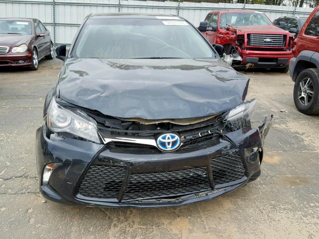 4T1BD1FK6HU211246 - 2017 TOYOTA CAMRY HYBR GREEN photo 9