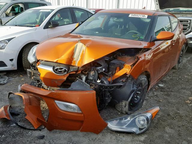 KMHTC6AD6DU100025 - 2013 HYUNDAI VELOSTER B ORANGE photo 2