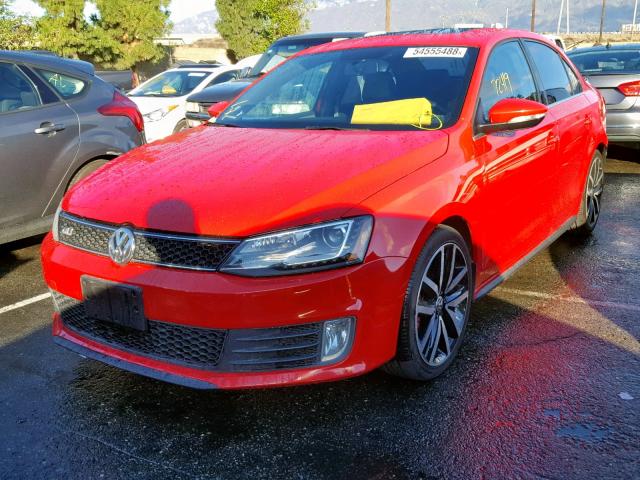 3VW467AJ4DM412017 - 2013 VOLKSWAGEN JETTA GLI RED photo 2