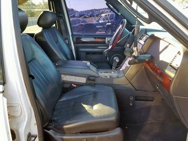 5LMFU28596LJ08904 - 2006 LINCOLN NAVIGATOR WHITE photo 5