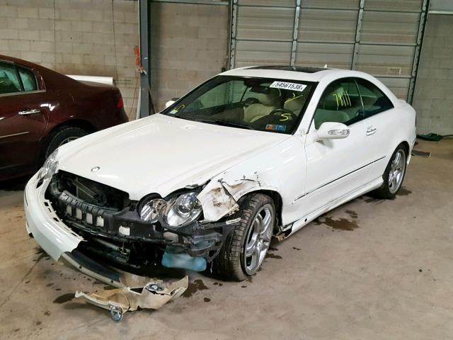 WDBTJ72H89F262587 - 2009 MERCEDES-BENZ CLK 550 WHITE photo 2