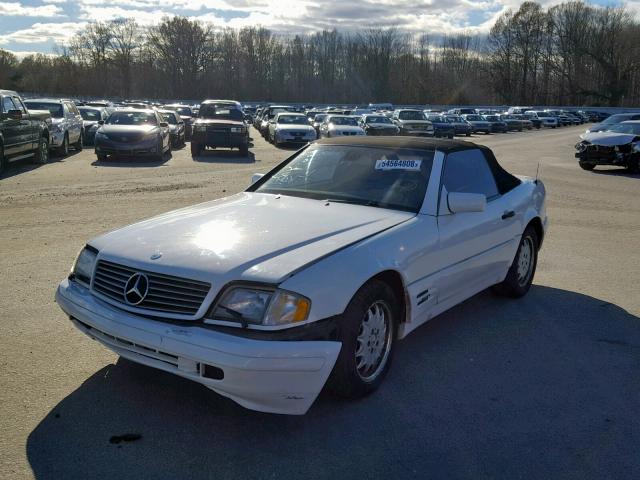 WDBFA67F7WF157002 - 1998 MERCEDES-BENZ SL 500 WHITE photo 2