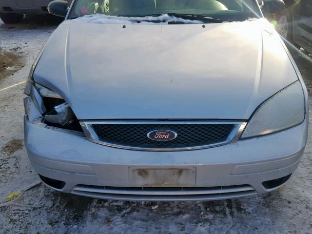 1FAFP34N25W126917 - 2005 FORD FOCUS ZX4 SILVER photo 9