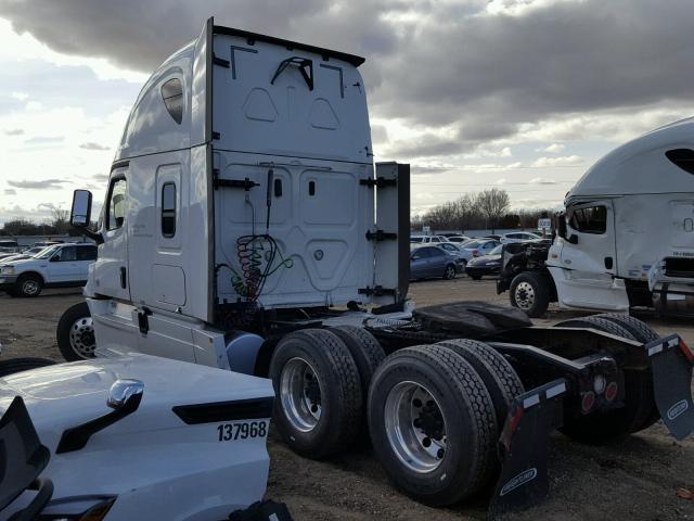 3AKJHHDR9JSJP0052 - 2018 FREIGHTLINER CASCADIA 1 WHITE photo 3