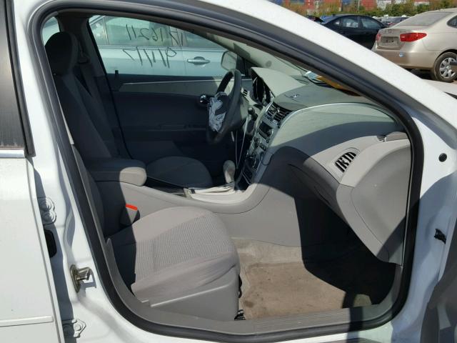 1G1ZG57B09F142620 - 2009 CHEVROLET MALIBU LS თეთრი ფოტო 5