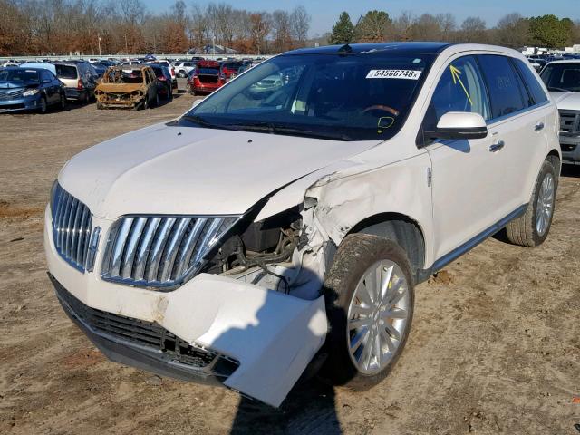 2LMDJ6JK3DBL06924 - 2013 LINCOLN MKX WHITE photo 2