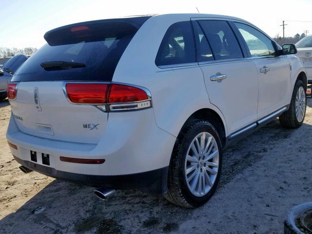 2LMDJ6JK3DBL06924 - 2013 LINCOLN MKX WHITE photo 4