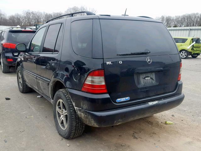 4JGAB54E31A273443 - 2001 MERCEDES-BENZ ML 320 BLACK photo 3