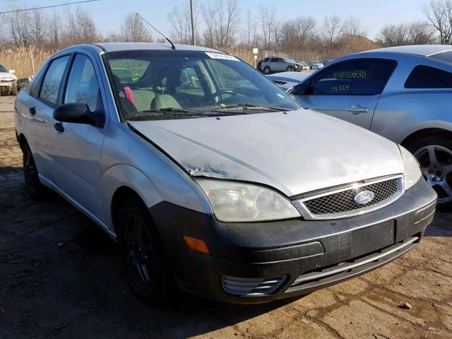 1FAFP34N35W219395 - 2005 FORD FOCUS ZX4 SILVER photo 1