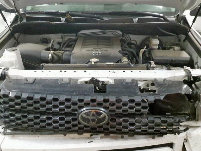 5TFAY5F10JX750825 - 2018 TOYOTA TUNDRA CRE WHITE photo 7