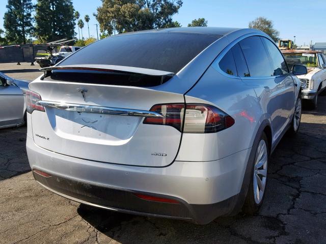 5YJXCDE27JF092086 - 2018 TESLA MODEL X SILVER photo 4