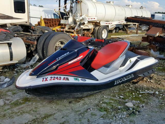 HPSC1078G405 - 2004 HONDA JET SKI WHITE photo 2