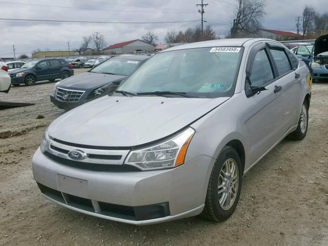 1FAHP35N59W163148 - 2009 FORD FOCUS SE SILVER photo 2