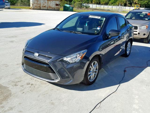 3MYDLBZV8GY129754 - 2016 TOYOTA SCION IA GRAY photo 2