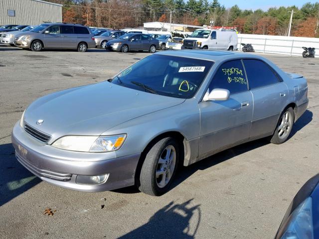 JT8BF28G210335829 - 2001 LEXUS ES 300 SILVER photo 2