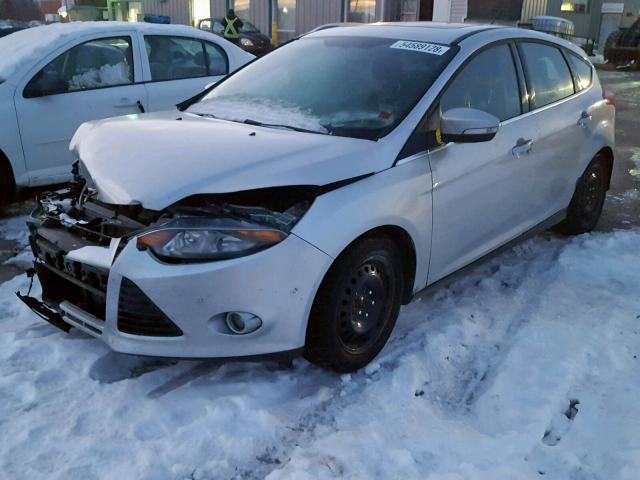 1FAHP3N27CL245882 - 2012 FORD FOCUS TITA SILVER photo 2