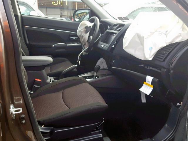 JA4AP3AUXJU024197 - 2018 MITSUBISHI OUTLANDER BROWN photo 5