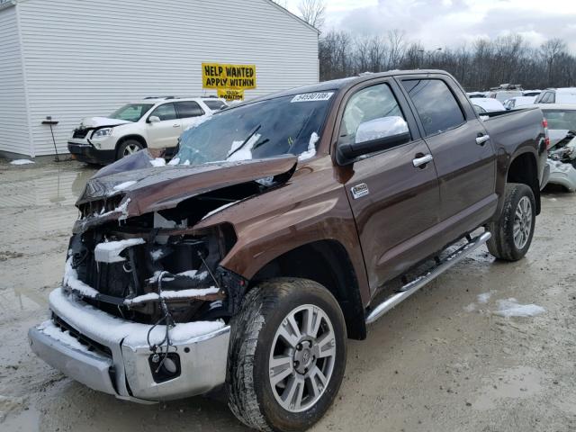 5TFAW5F10EX389656 - 2014 TOYOTA TUNDRA CRE BROWN photo 2