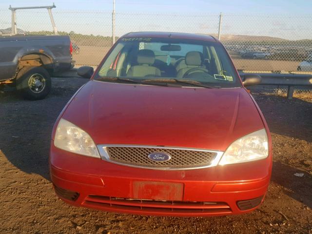 1FAFP34N75W104153 - 2005 FORD FOCUS ZX4 RED photo 9