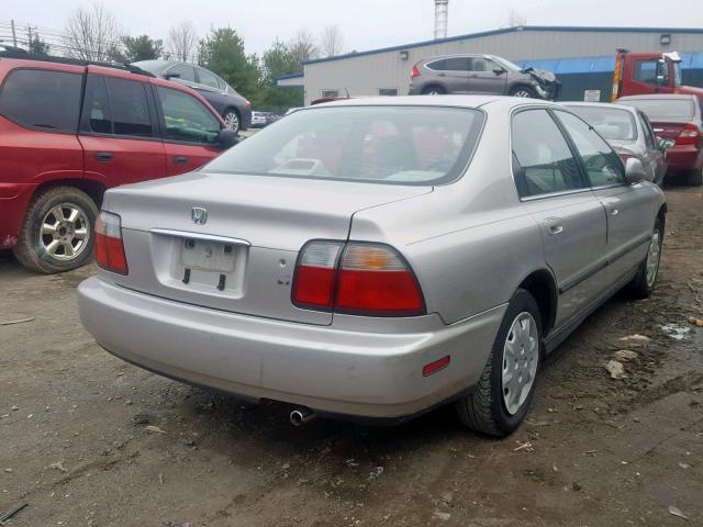 1HGCD5632VA218850 - 1997 HONDA ACCORD LX SILVER photo 4