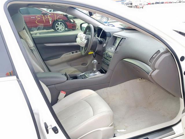 JN1CV6AP7FM502618 - 2015 INFINITI Q40 WHITE photo 5