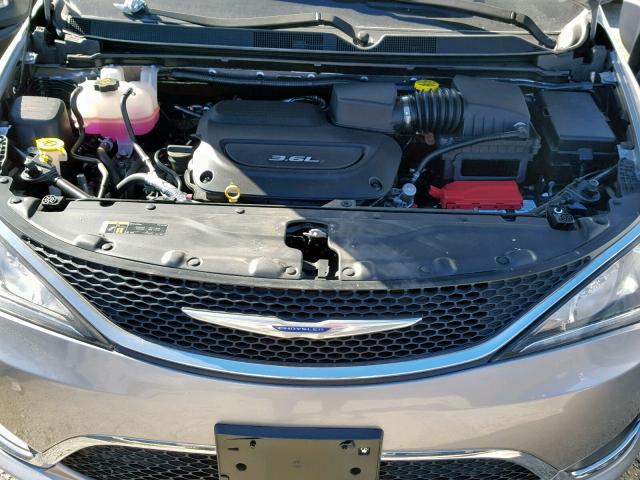 2C4RC1BG4JR294637 - 2018 CHRYSLER PACIFICA T GRAY photo 7