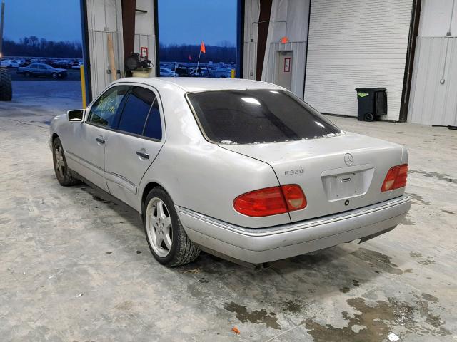 WDBJF65H8XA767134 - 1999 MERCEDES-BENZ E 320 SILVER photo 3