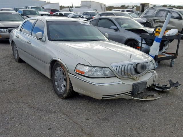 1LNHM83W04Y627581 - 2004 LINCOLN TOWN CAR U CREAM photo 1