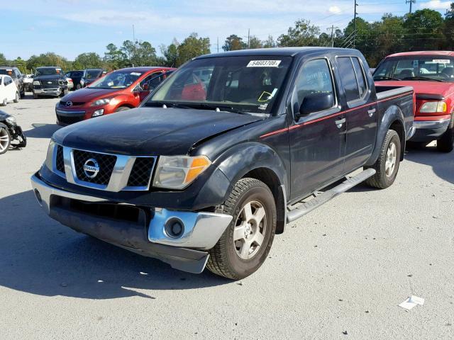 1N6AD07U05C465348 - 2005 NISSAN FRONTIER C BLACK photo 2