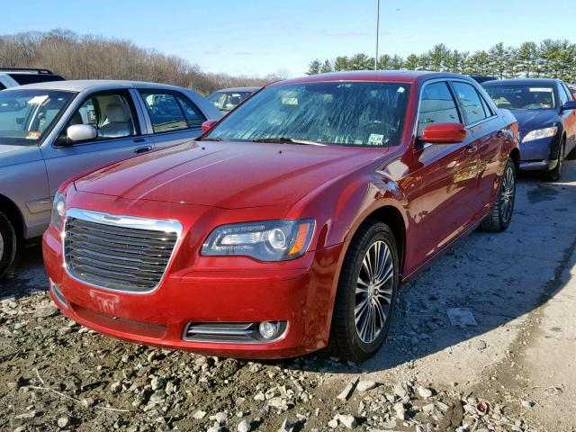2C3CCAGG2EH163446 - 2014 CHRYSLER 300 S RED photo 2