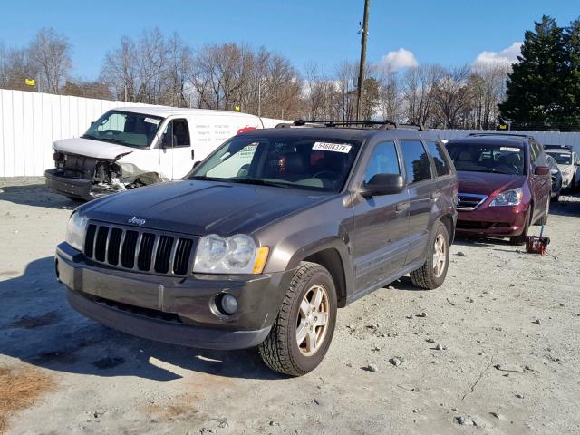 1J4GS48K85C667789 - 2005 JEEP GRAND CHER GRAY photo 2