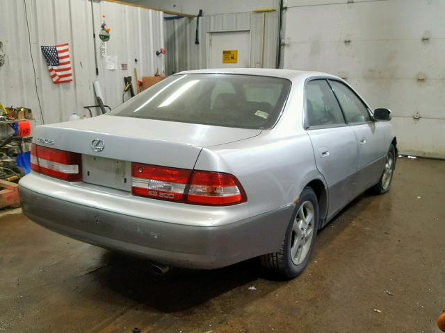 JT8BF28GX10305672 - 2001 LEXUS ES 300 GRAY photo 4