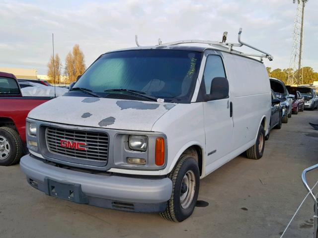 1GTFG15W121151550 - 2002 GMC SAVANA G15 WHITE photo 2