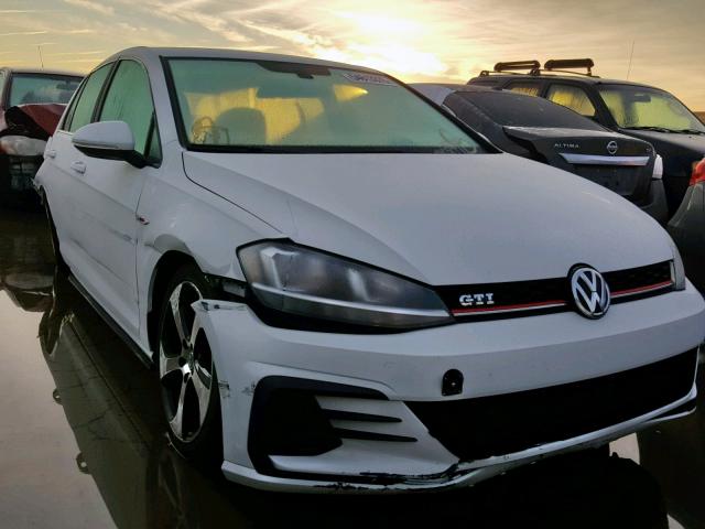 3VW447AU8JM285994 - 2018 VOLKSWAGEN GTI S/SE WHITE photo 1