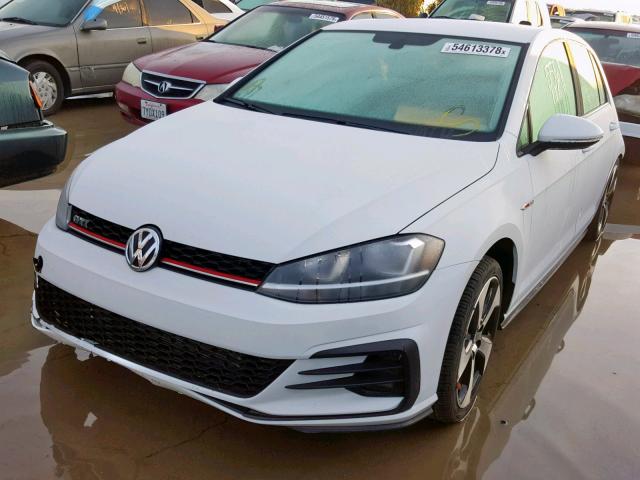 3VW447AU8JM285994 - 2018 VOLKSWAGEN GTI S/SE WHITE photo 2