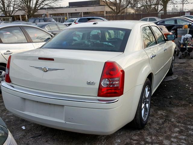 2C3LA33V19H609985 - 2009 CHRYSLER 300 LIMITE WHITE photo 4