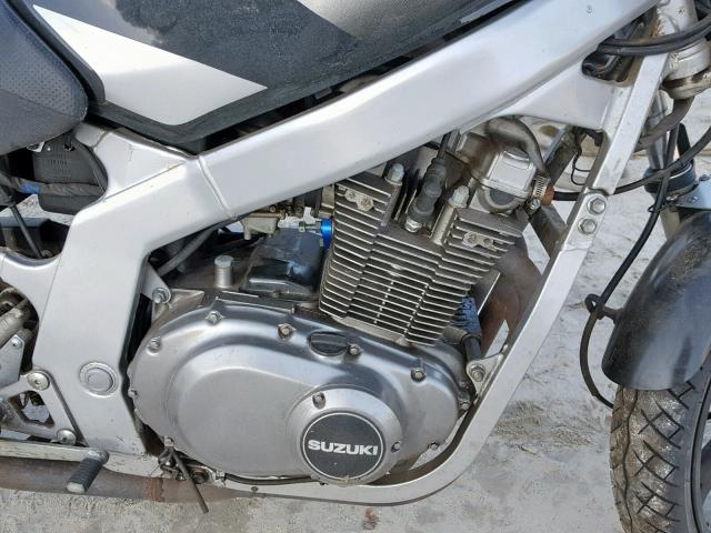 JS1GM51A022100320 - 2002 SUZUKI GS500 SILVER photo 7