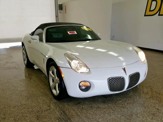 1G2MC35B68Y115076 - 2008 PONTIAC SOLSTICE WHITE photo 1